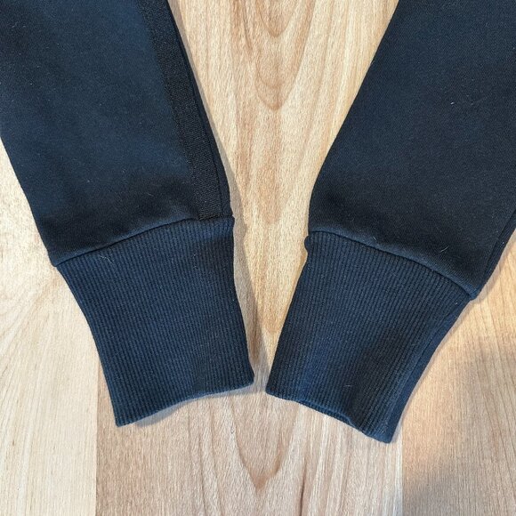 GYMSHARK Legacy Cropped Sweater - Picture 8 of 11